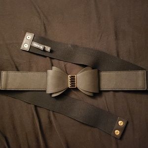 Waist accent belt